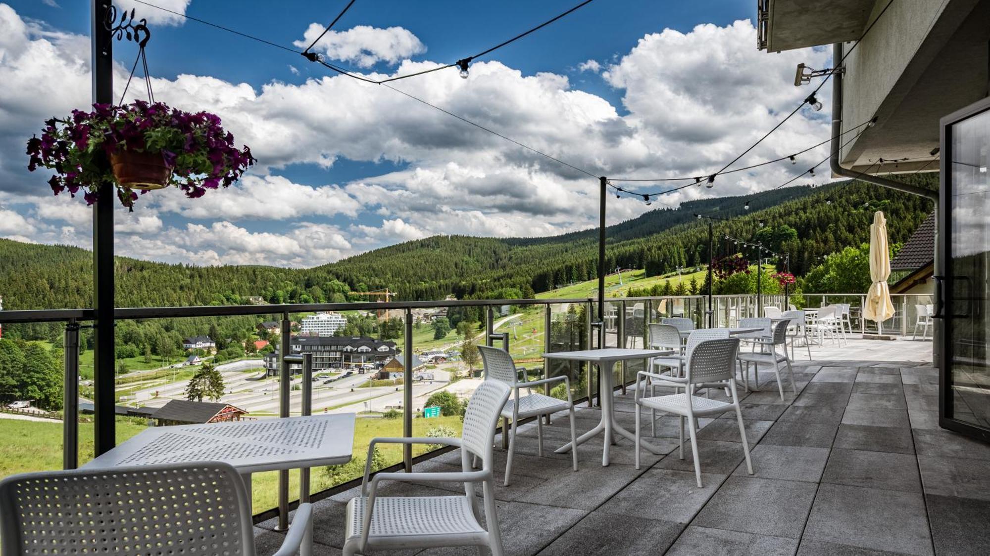 Panorama - Czarna Gora By Sun & Snow
